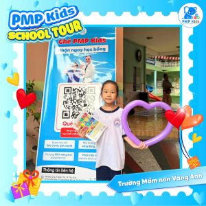 Hình ảnh các bé háo hức nhận các món quà xịn xò từ PMP Kids