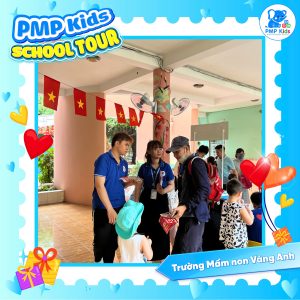 Hình ảnh đội ngũ tư vấn viên PMP Kids gặp gỡ và chia sẻ cùng phụ huynh