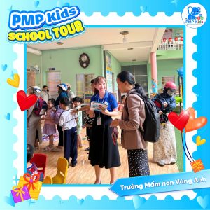 Hình ảnh đội ngũ tư vấn viên PMP Kids gặp gỡ và chia sẻ cùng phụ huynh